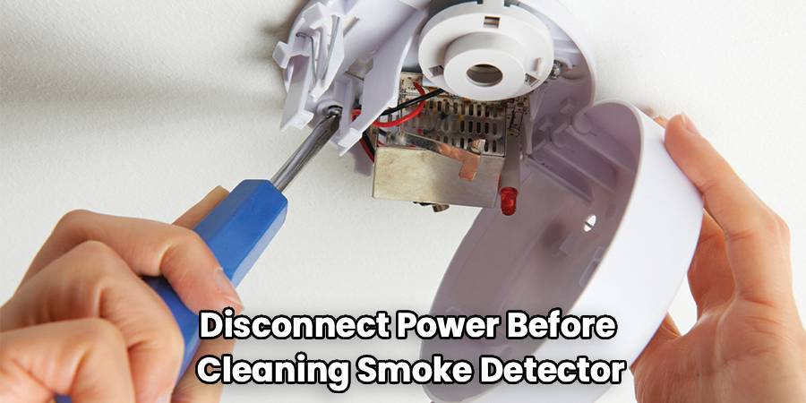 Disconnect Power Before 
Cleaning Smoke Detector