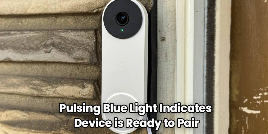 Pulsing Blue Light Indicates 
Device is Ready to Pair