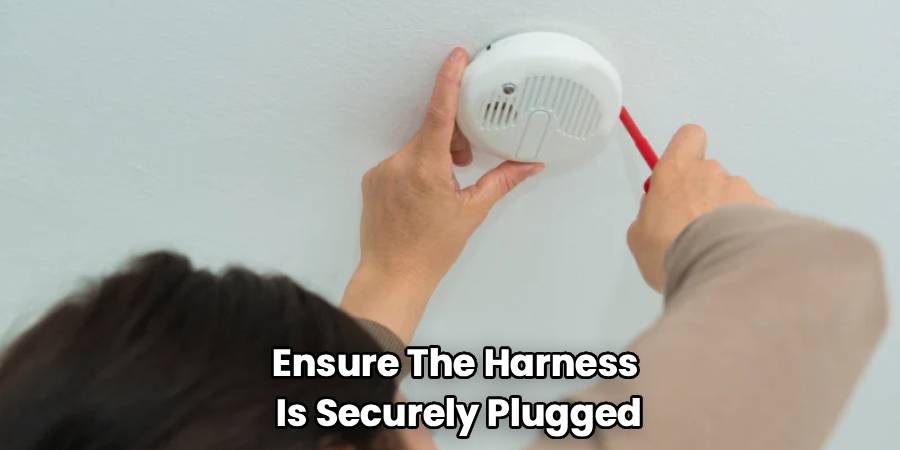 Ensure The Harness 
Is Securely Plugged