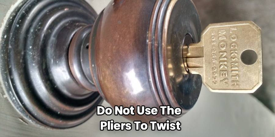 Do Not Use The
Pliers To Twist