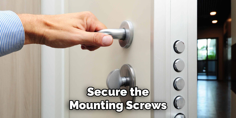 Secure the Mounting Screws