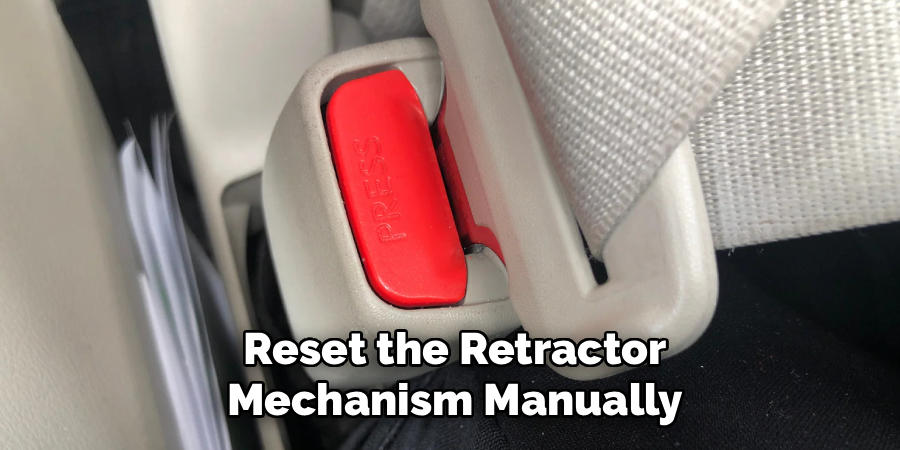 Reset the Retractor Mechanism Manually