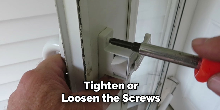 Tighten or Loosen the Screws