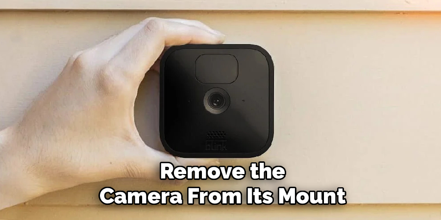 Remove the Camera From Its Mount